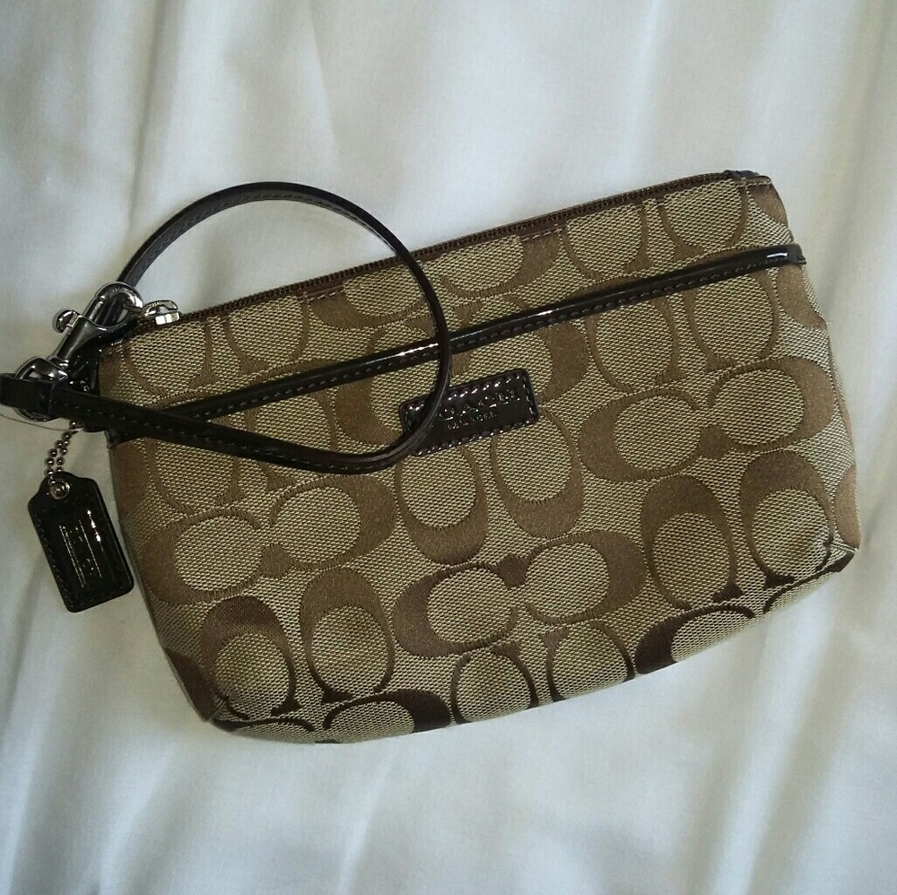 *NWT* Coach Wristlet!